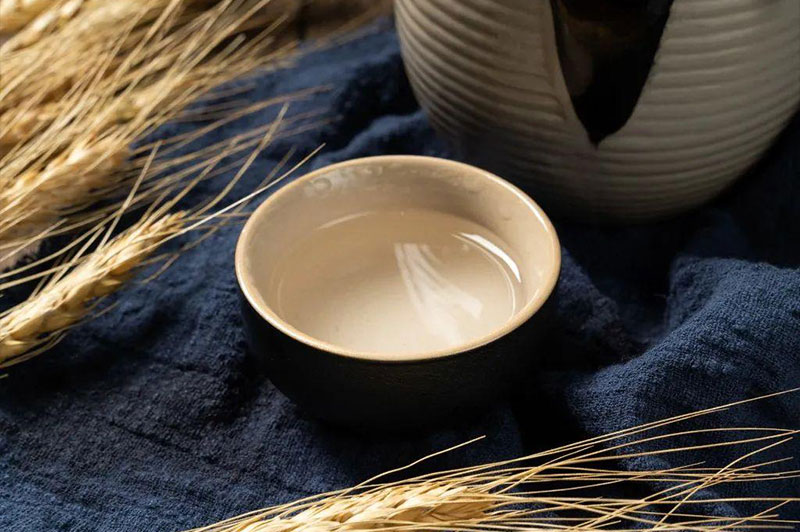 網(wǎng)上99元一箱6瓶醬香白酒是真的嗎？